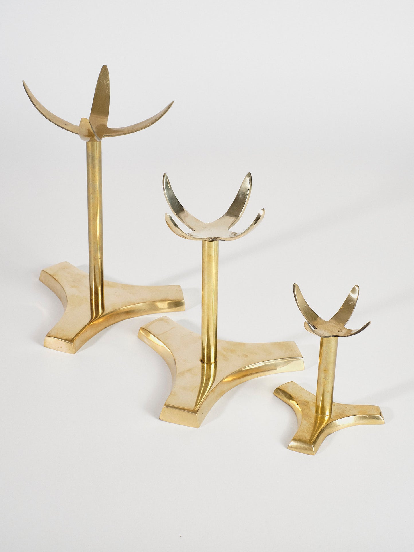Tall Crystal Stand (Gold)