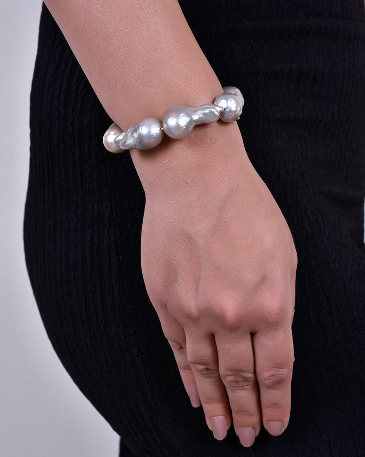 Picasso Pearl Bracelet