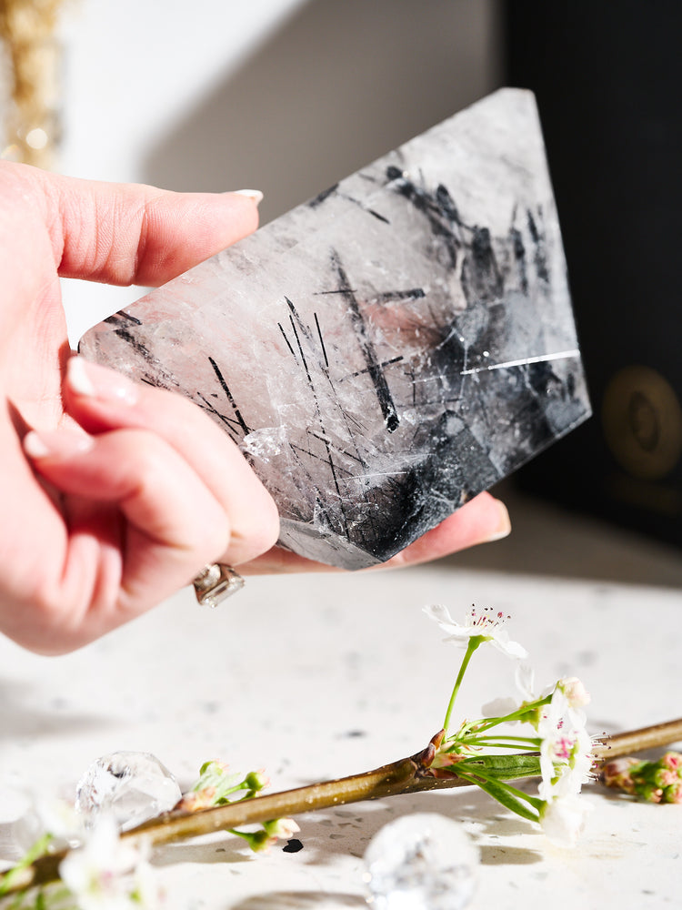 Black Tourmilanated Quartz Slab 324g