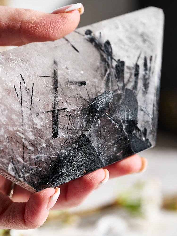 Black Tourmilanated Quartz Slab 324g